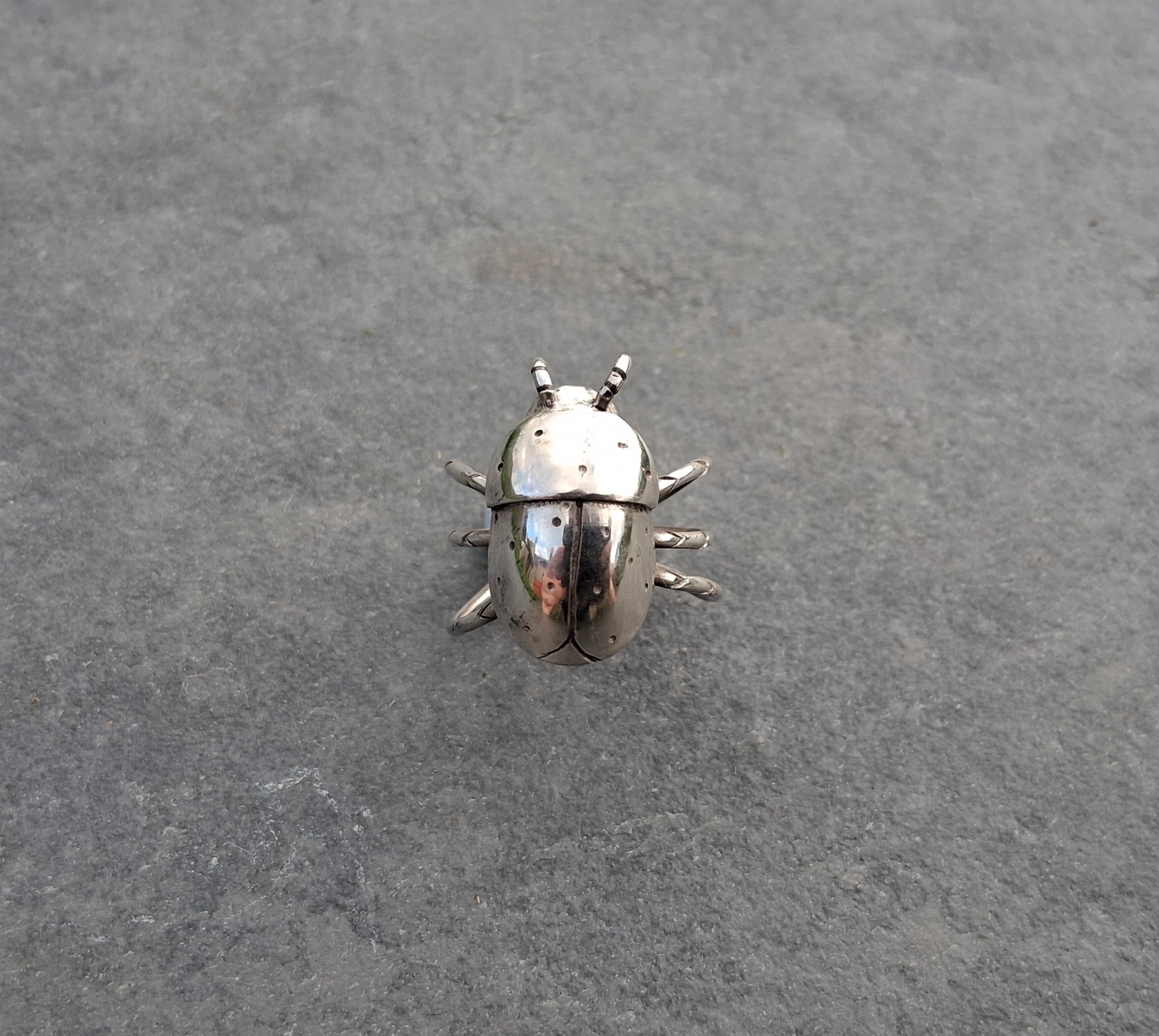 Bobby the beetle ring