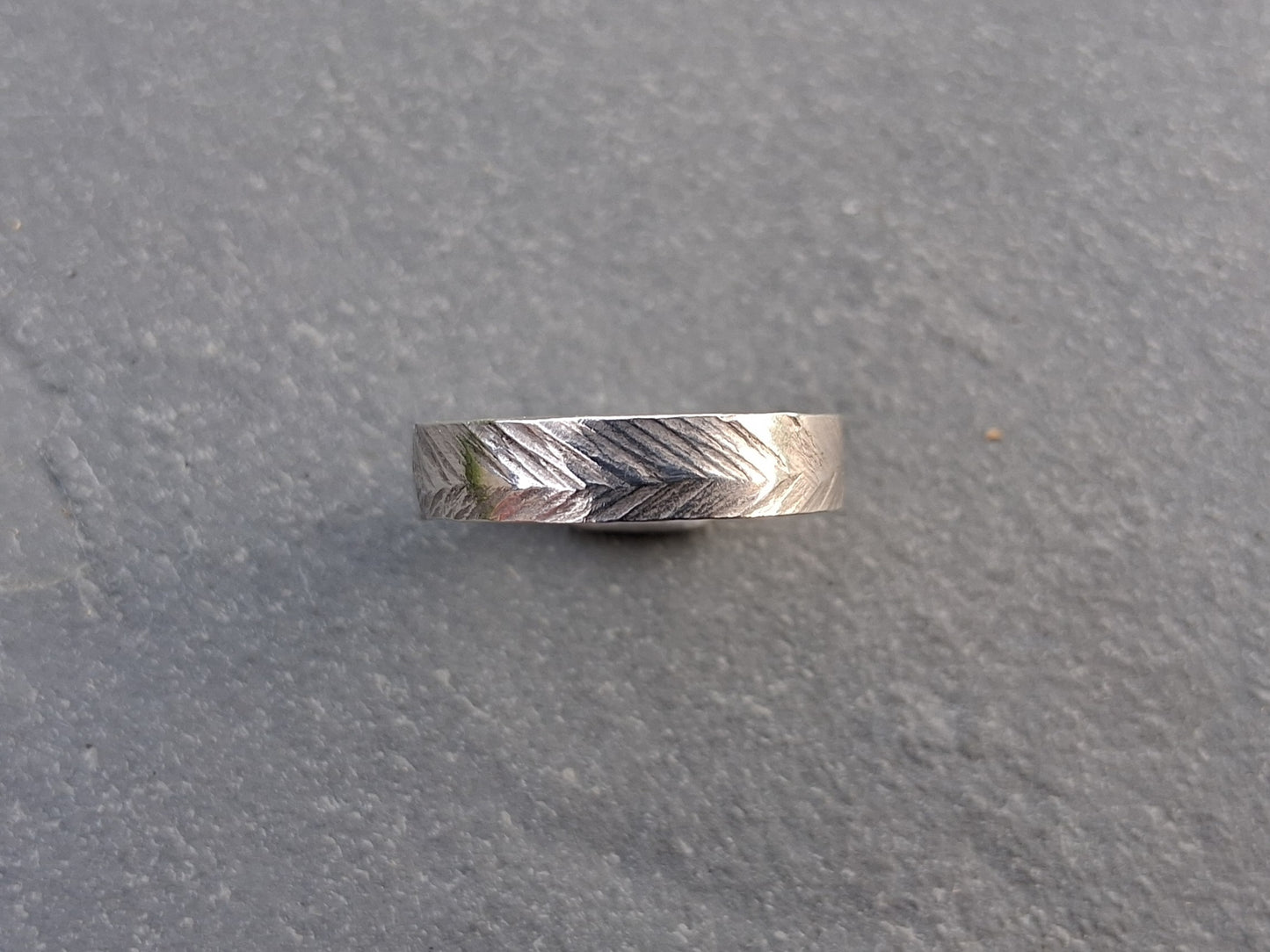 Hammer Texture Ring Herringbone