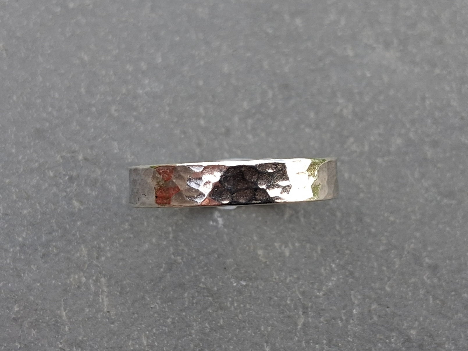Hammer texture ring