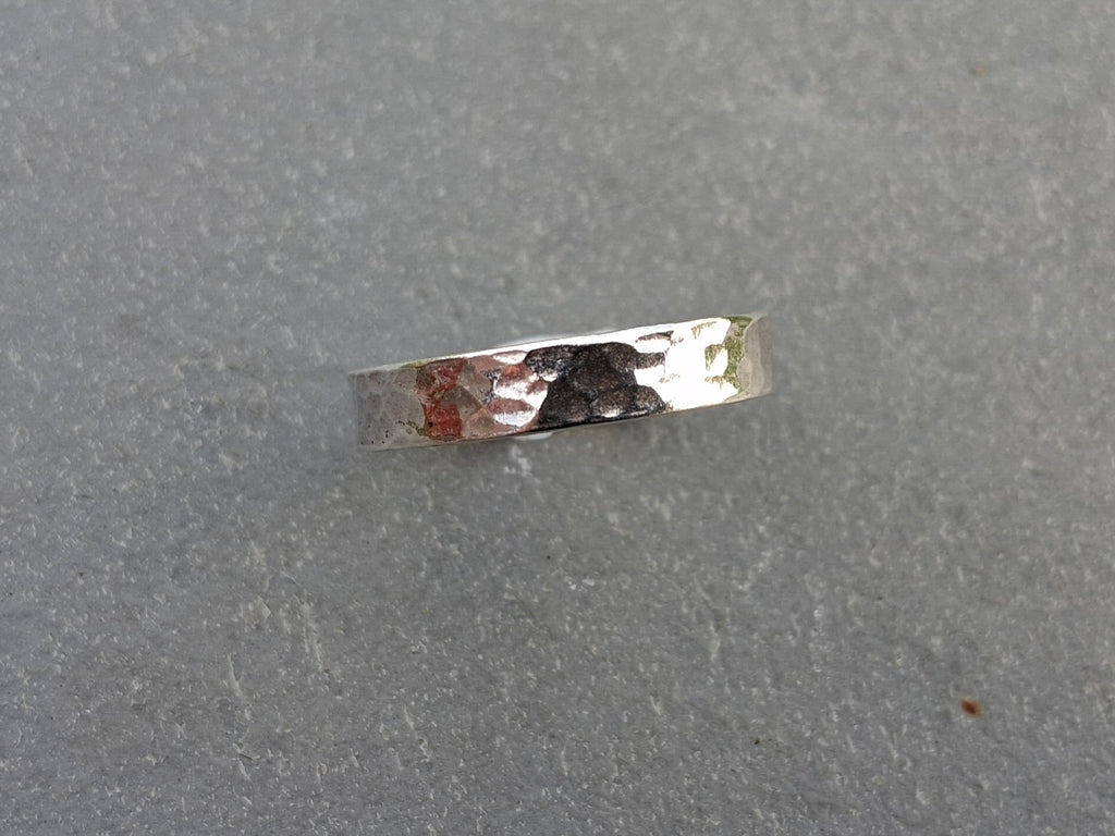 Hammer texture ring