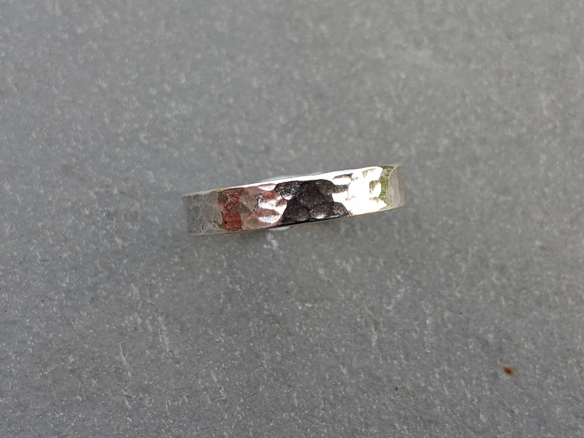Hammer texture ring