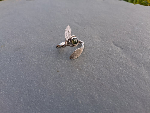 Adjustable vine ring