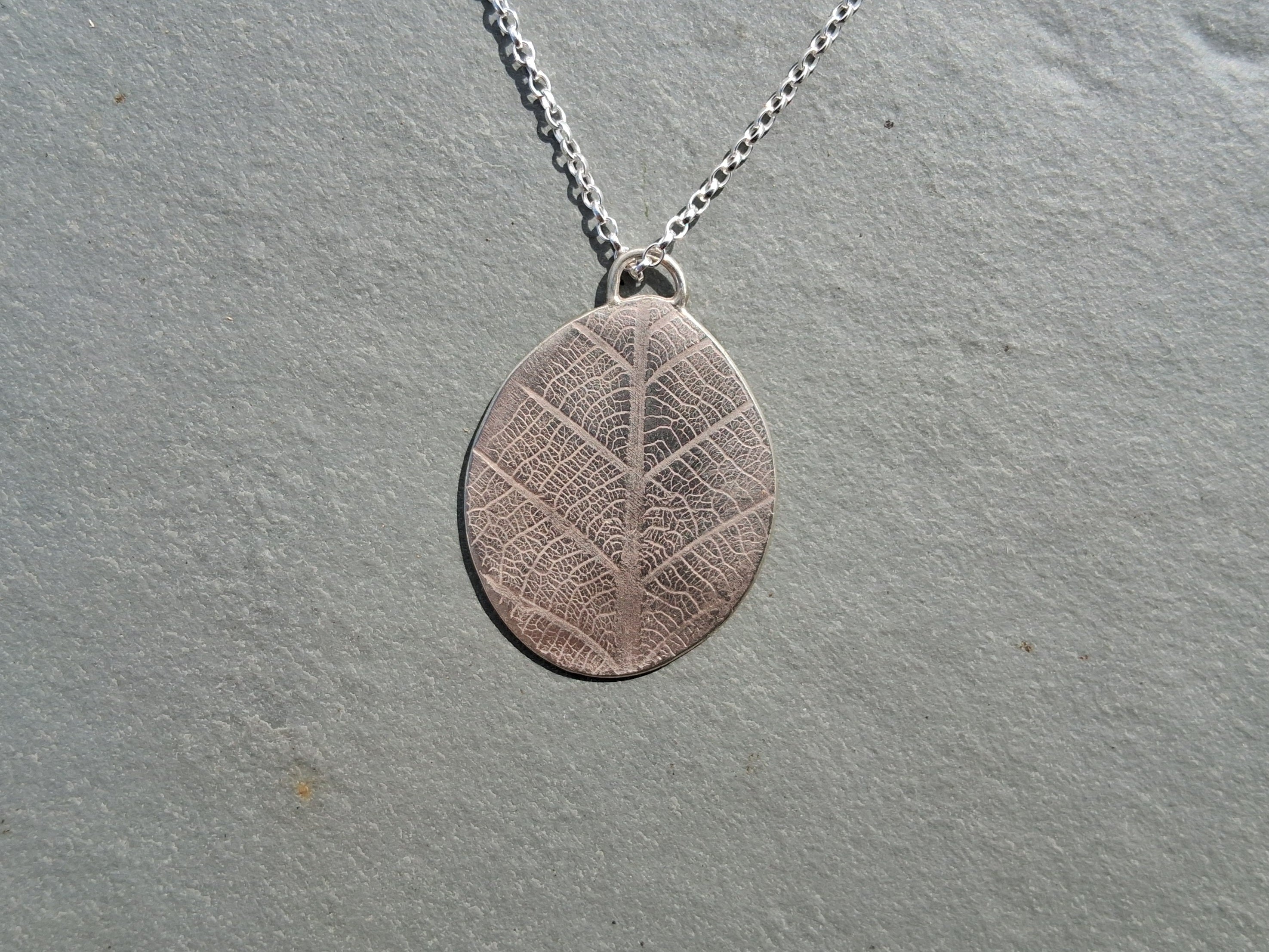 Sterling silver leaf pattern pendant