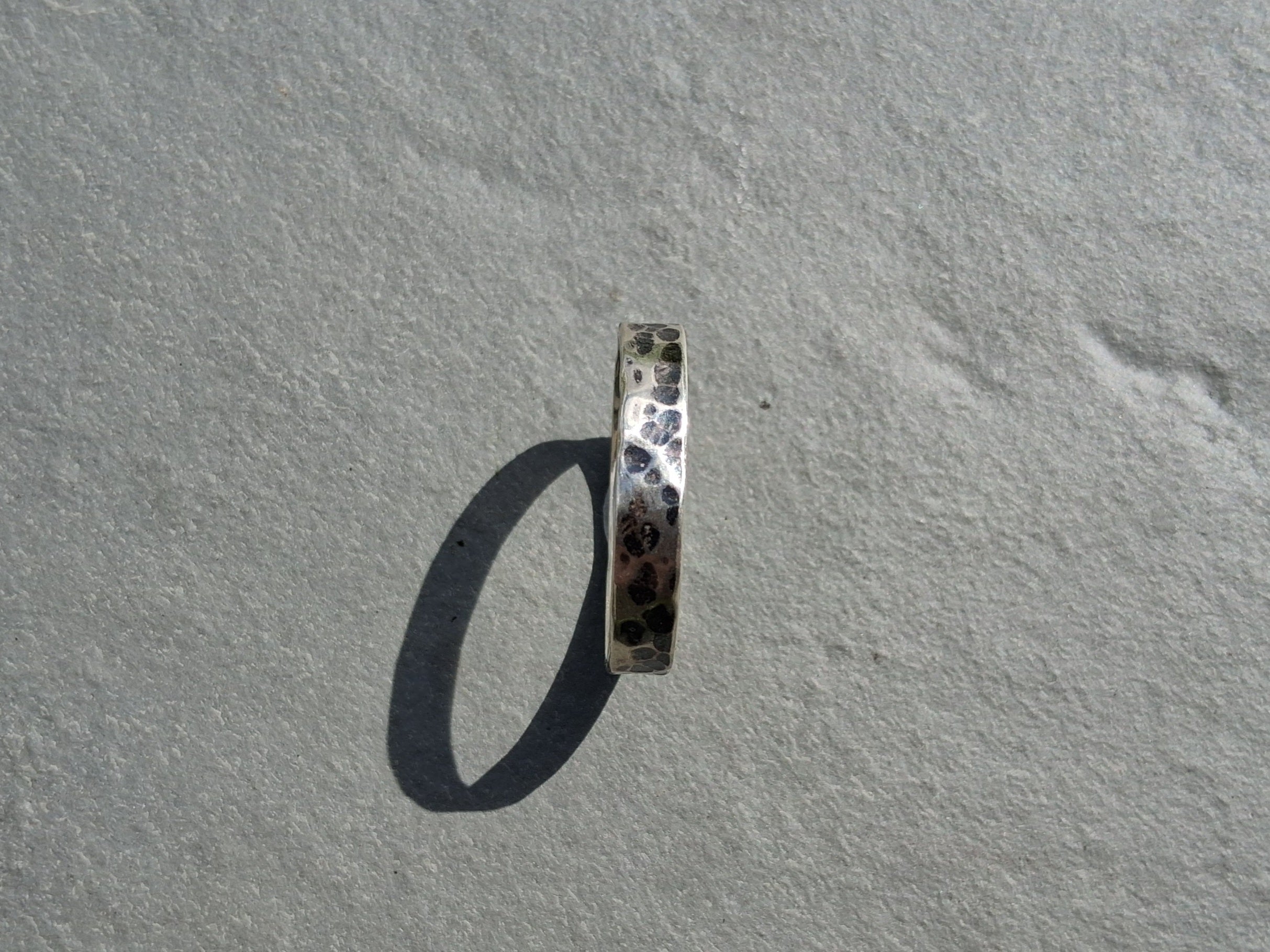 Hammer texture ring