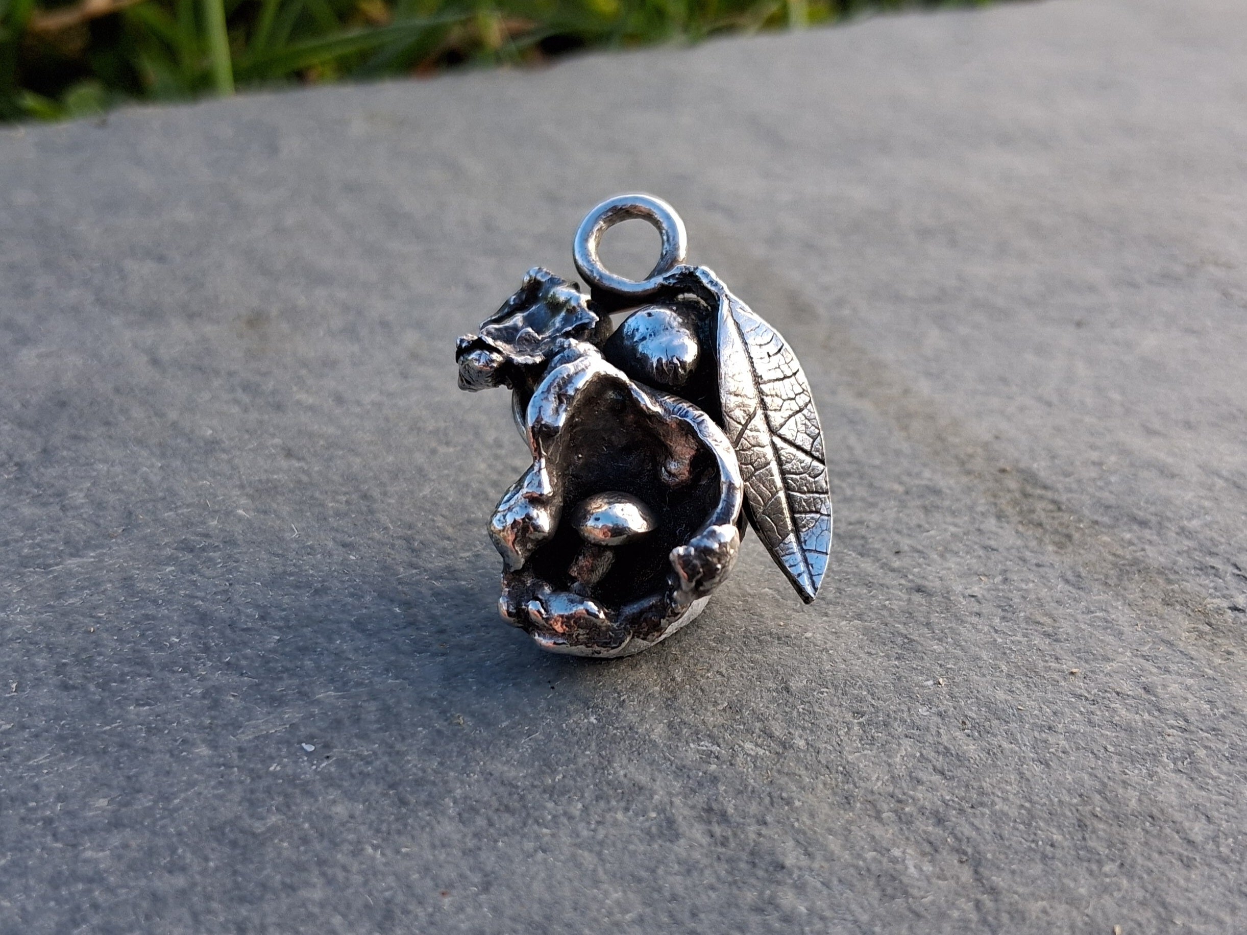Water cast pendant leaf
