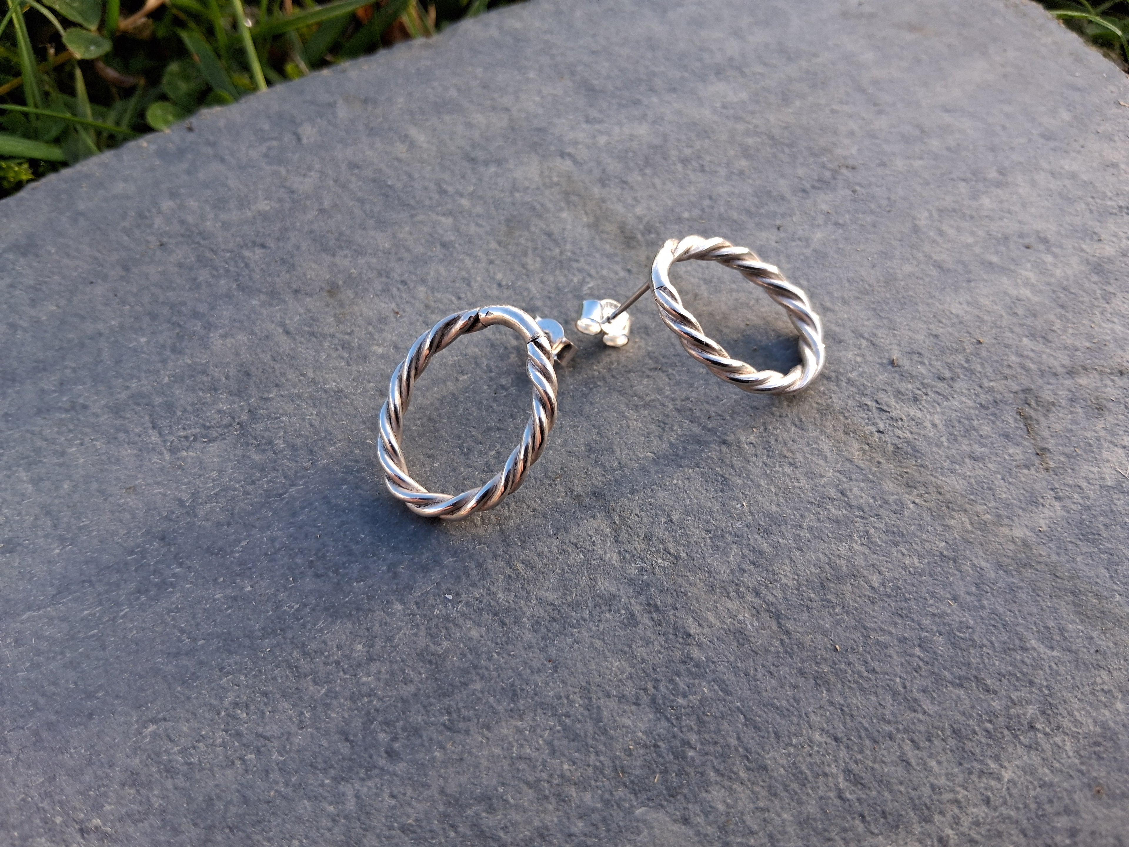 Twisted hoop earrings