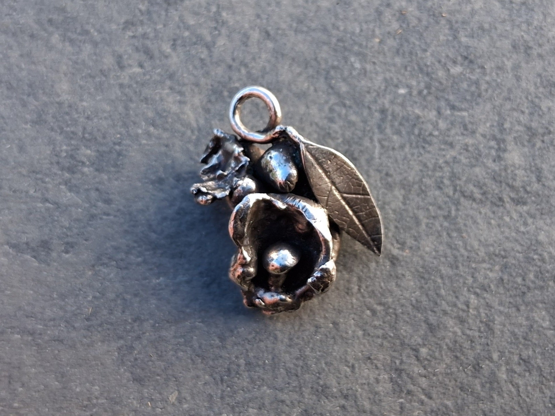 Water cast pendant leaf