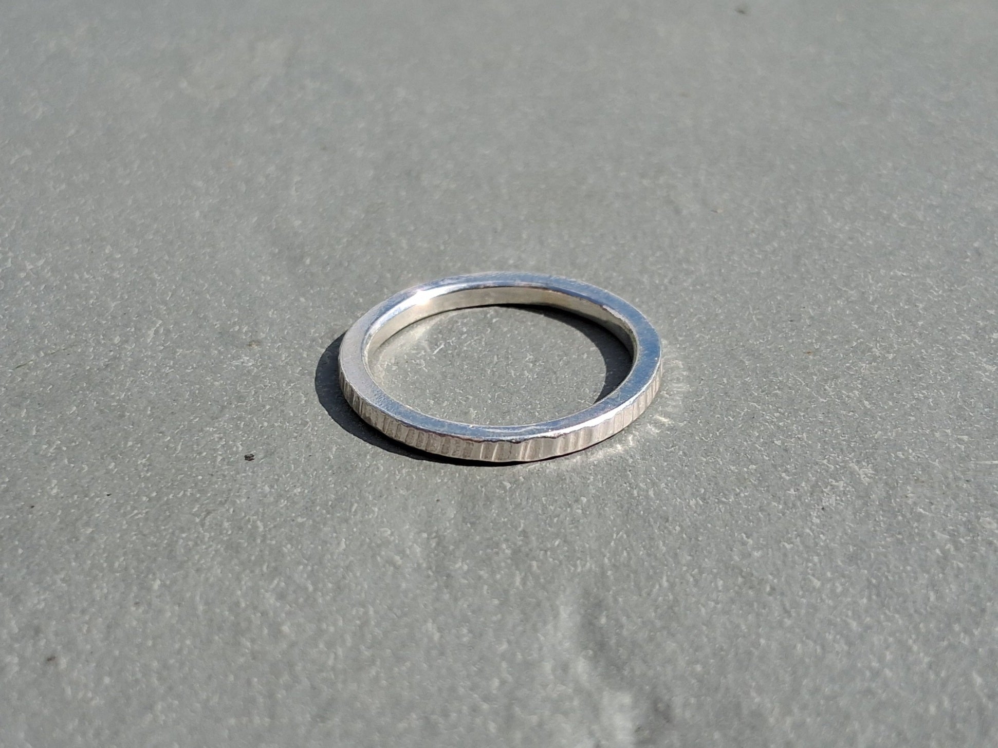 Thin hammer texture ring