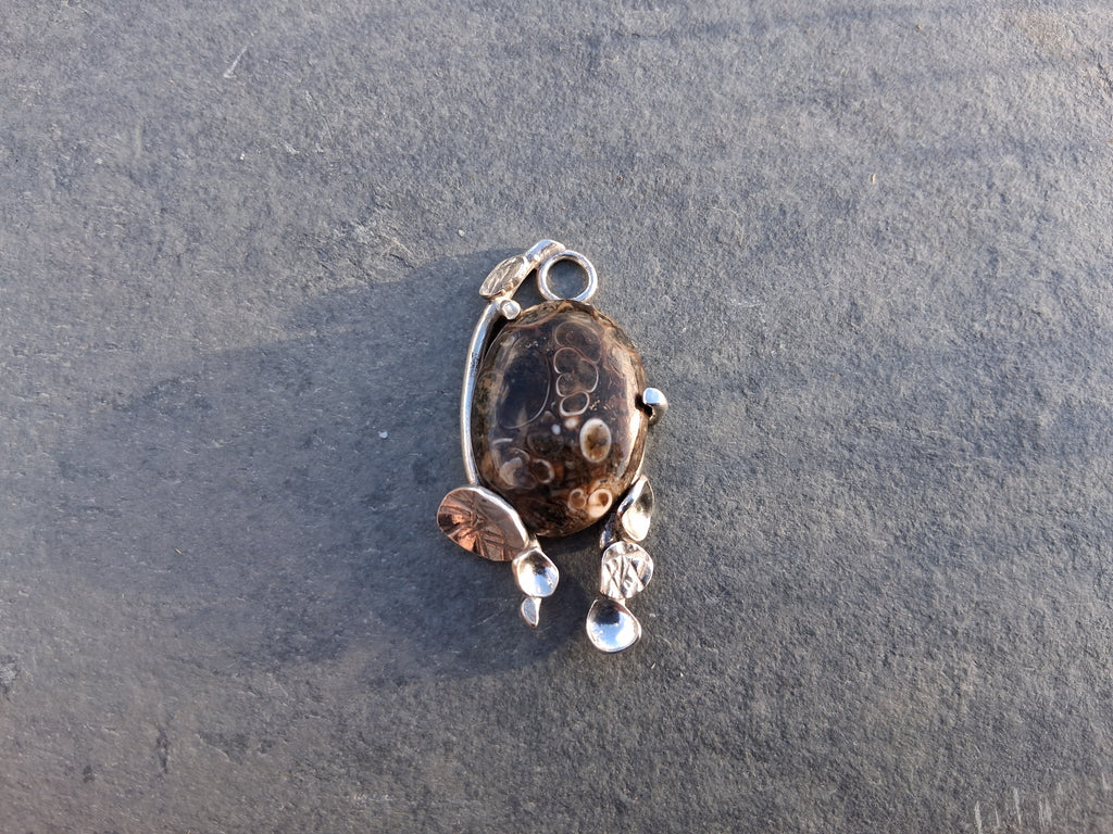 Turtella agate pendant