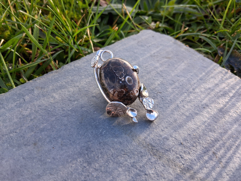 Turtella agate pendant