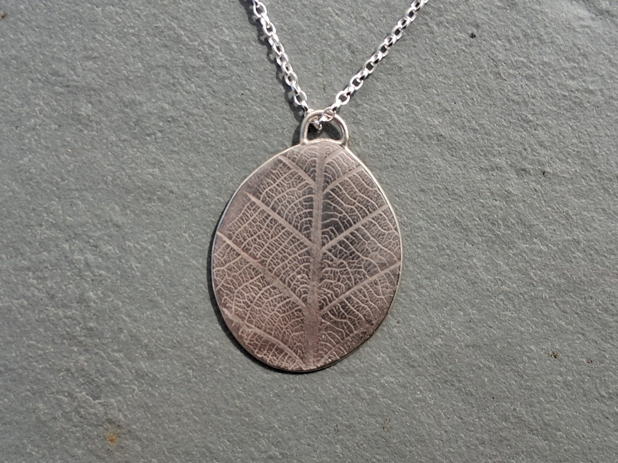 Sterling silver leaf pattern pendant